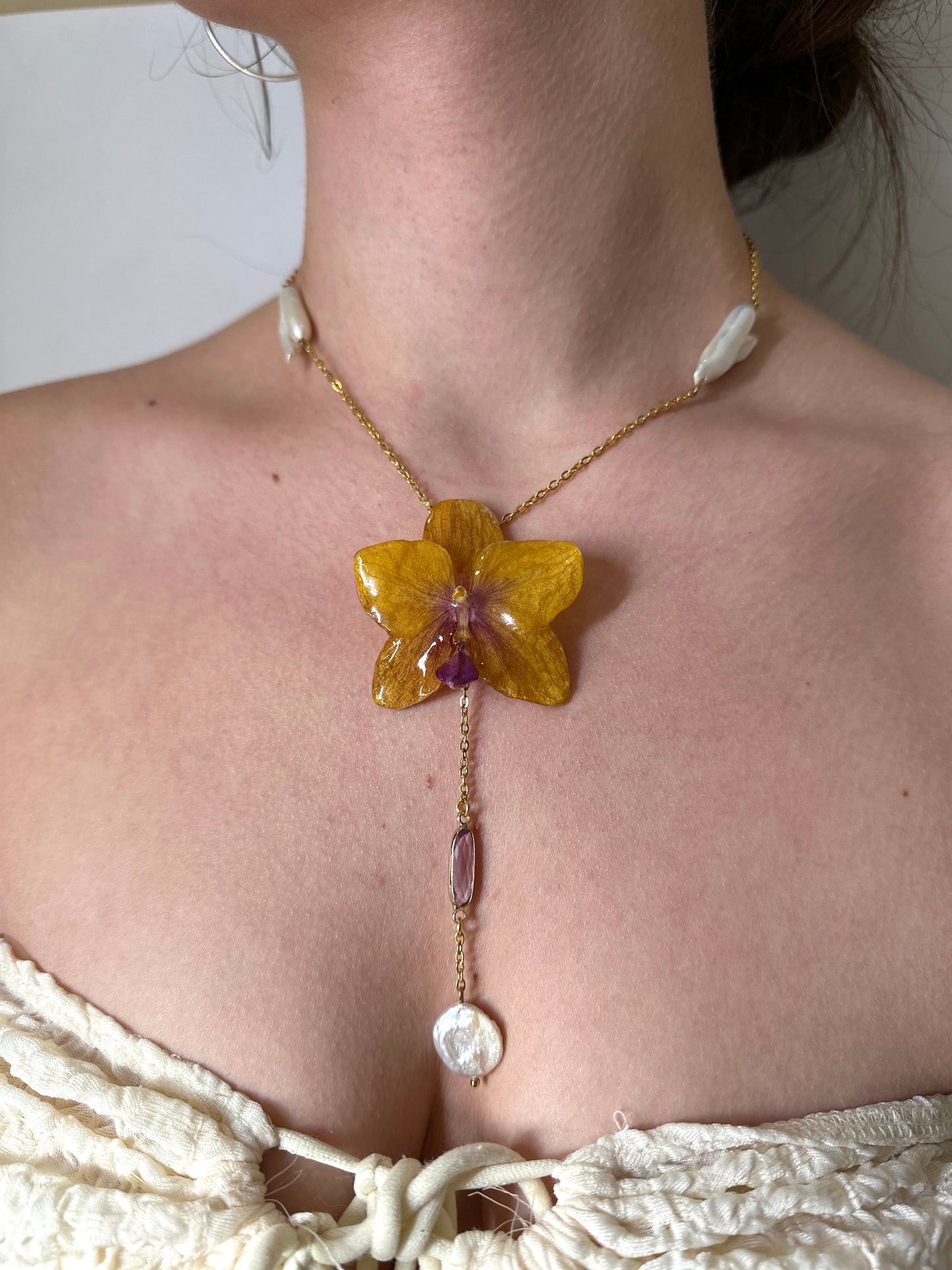 Sunny orchid necklace
