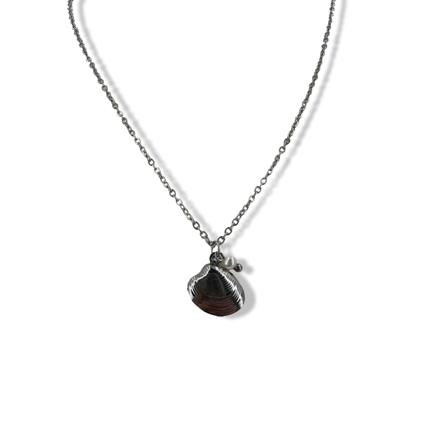 Shell pearl necklace