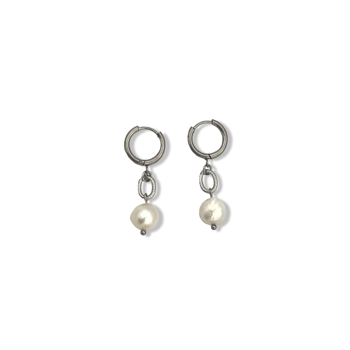 Pearly dainty circle earrings