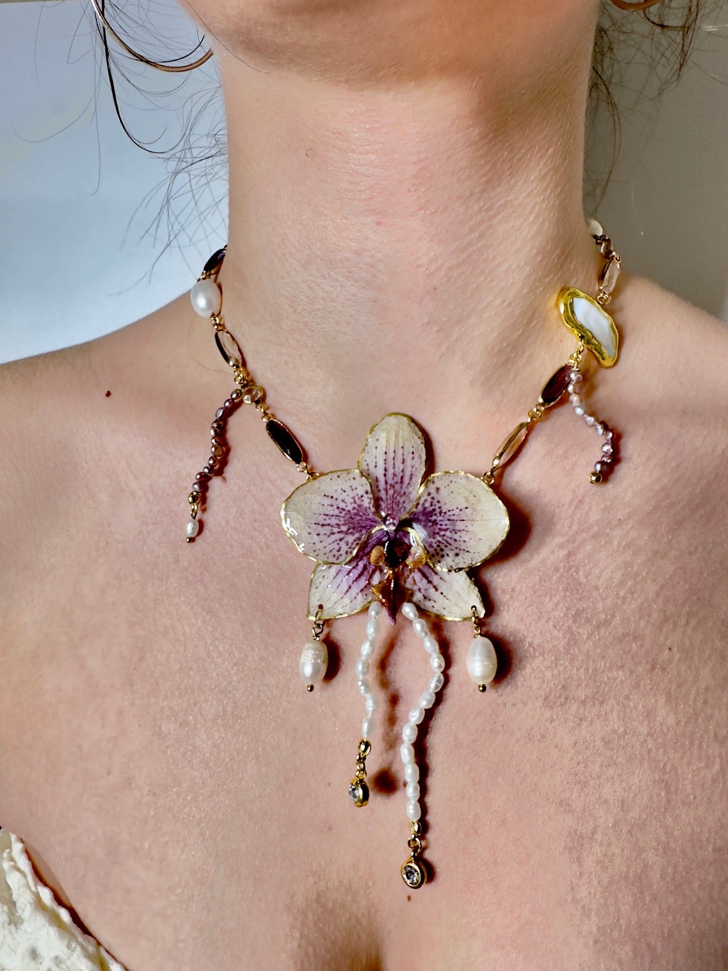 Dream luxury orchid swirl necklace