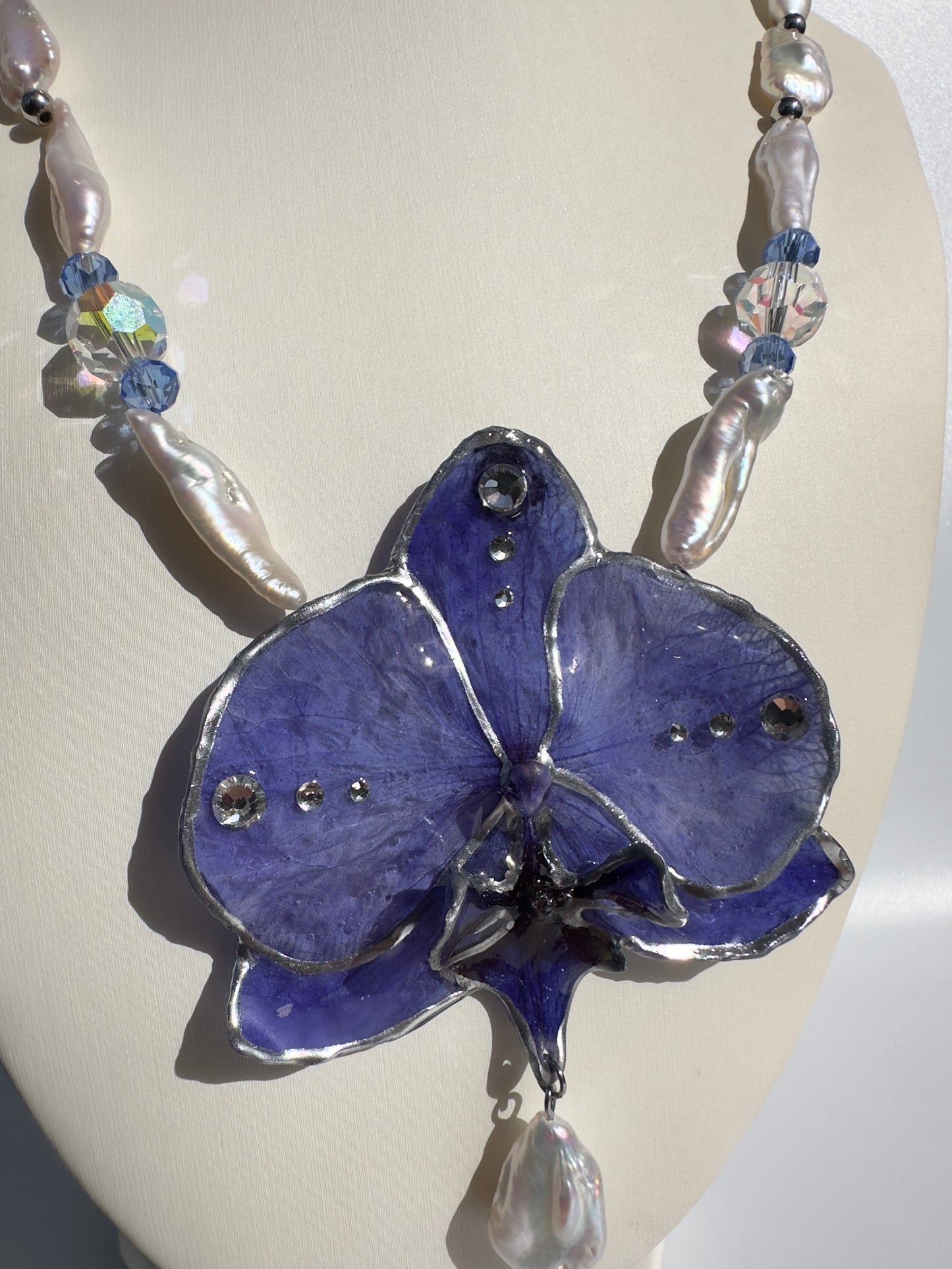 Purple orchid sparkly pearly necklace