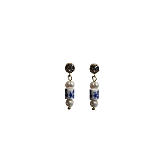 Porcelian dainty pearls earrings