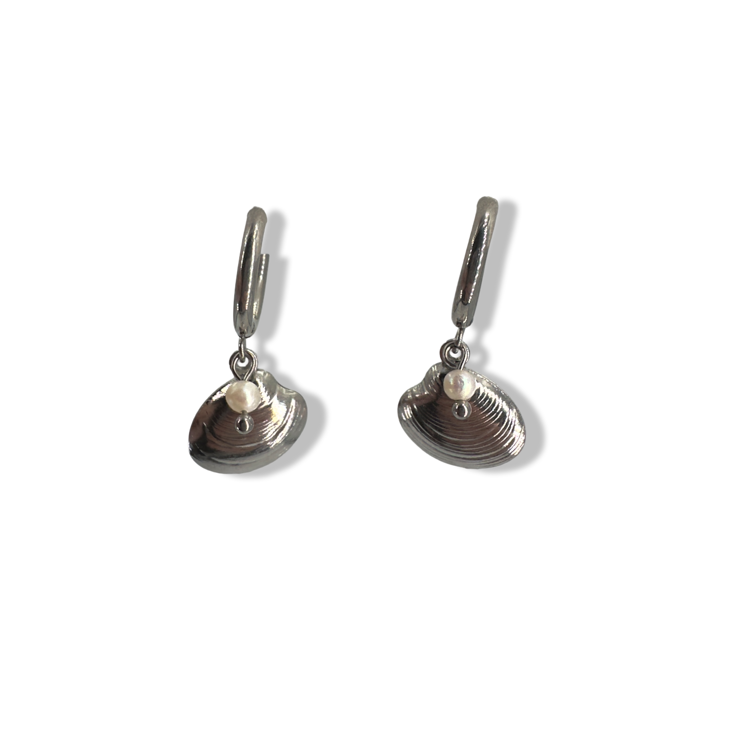 Shell pearl hoops earrings