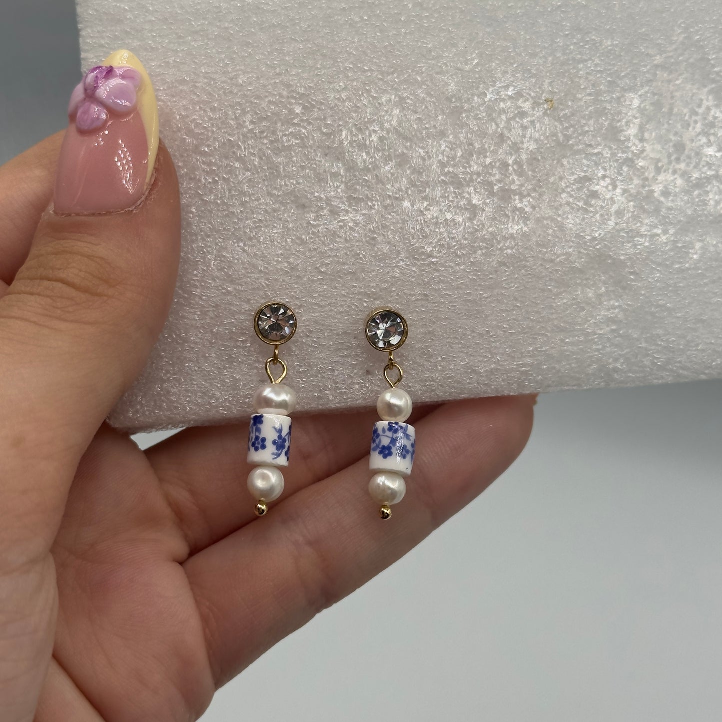 Porcelian dainty pearls earrings