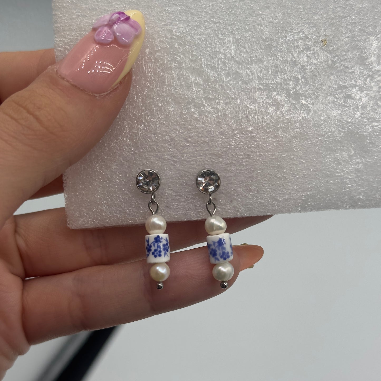 Porcelian dainty pearls earrings