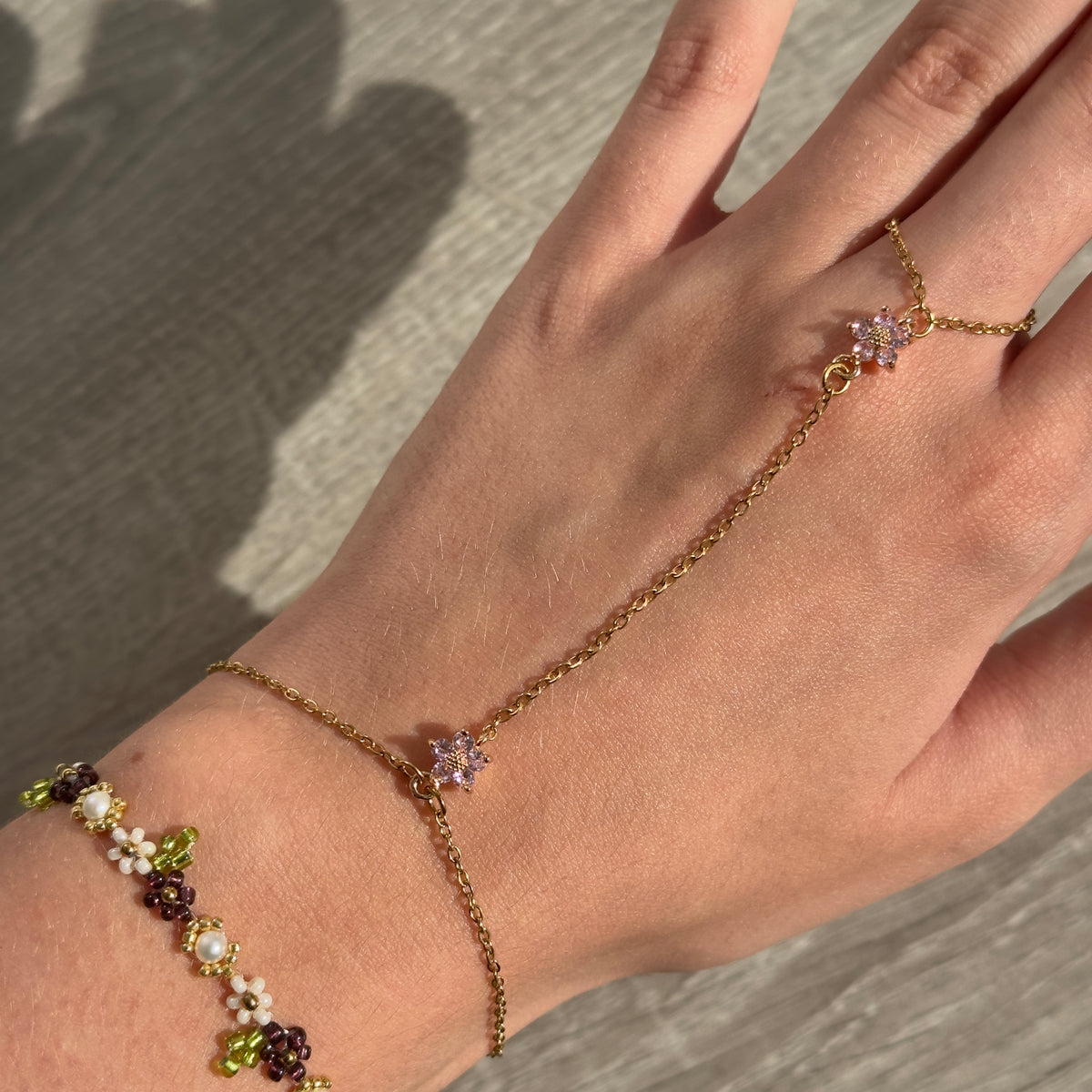 Sparkly flower handchain