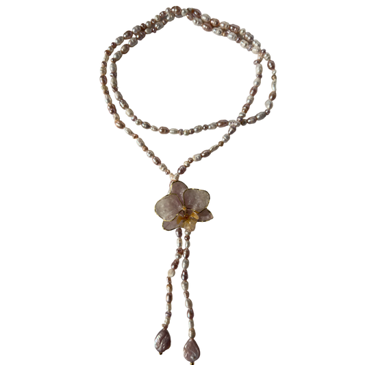Long pearly pinky necklace