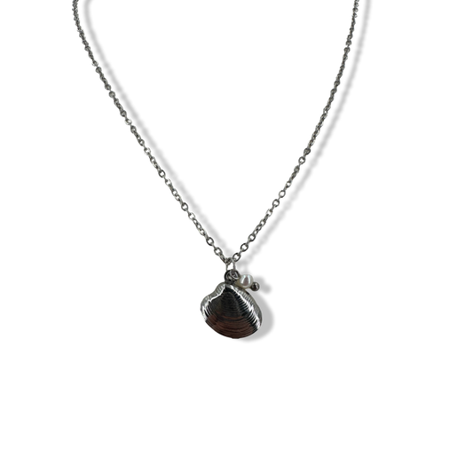Shell pearl necklace