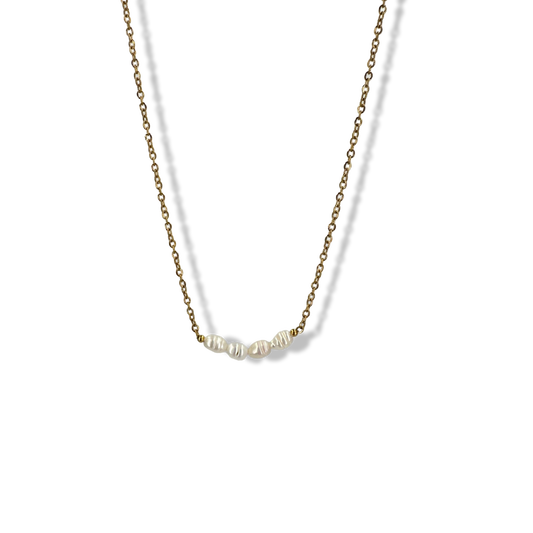 Minimalistic dainty ricepearl necklace