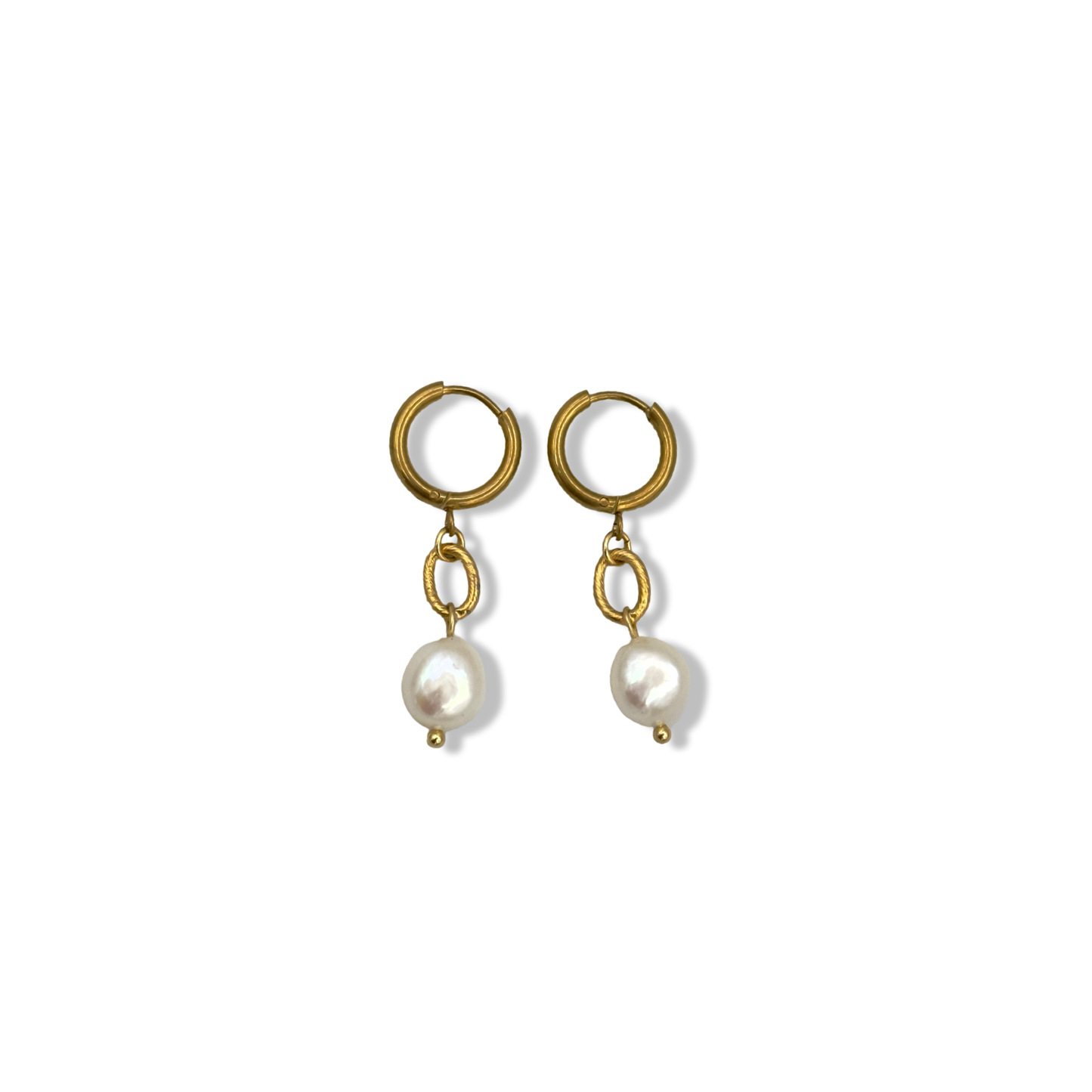 Pearly dainty circle earrings