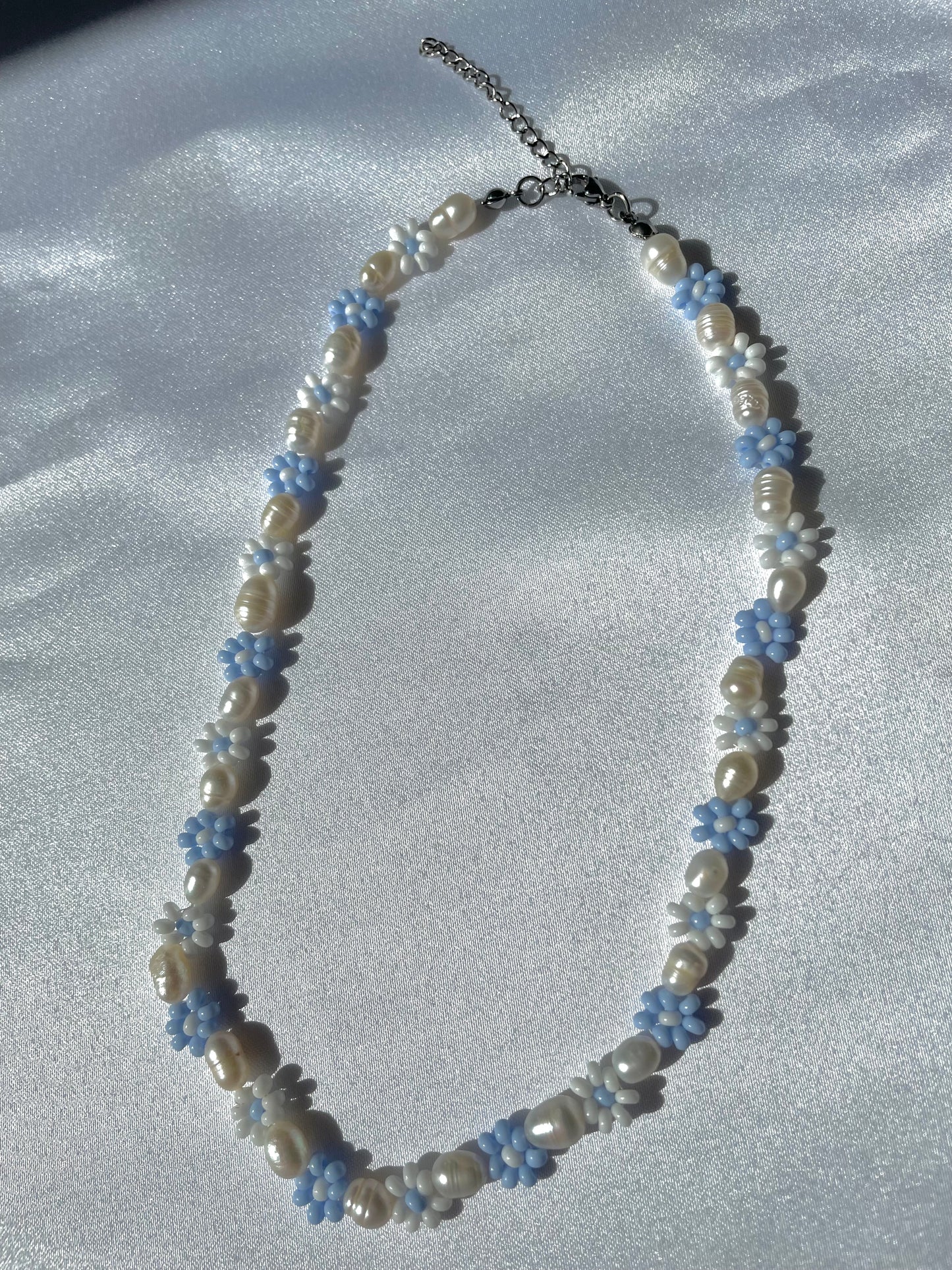 Pearly soft flower necklace