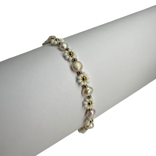 Flowers and pearls bracelet